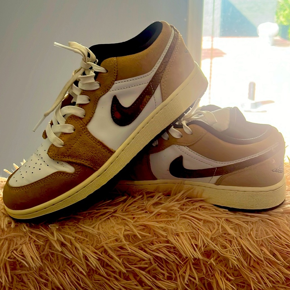 Air Jordan 1 Low- white beige and brown